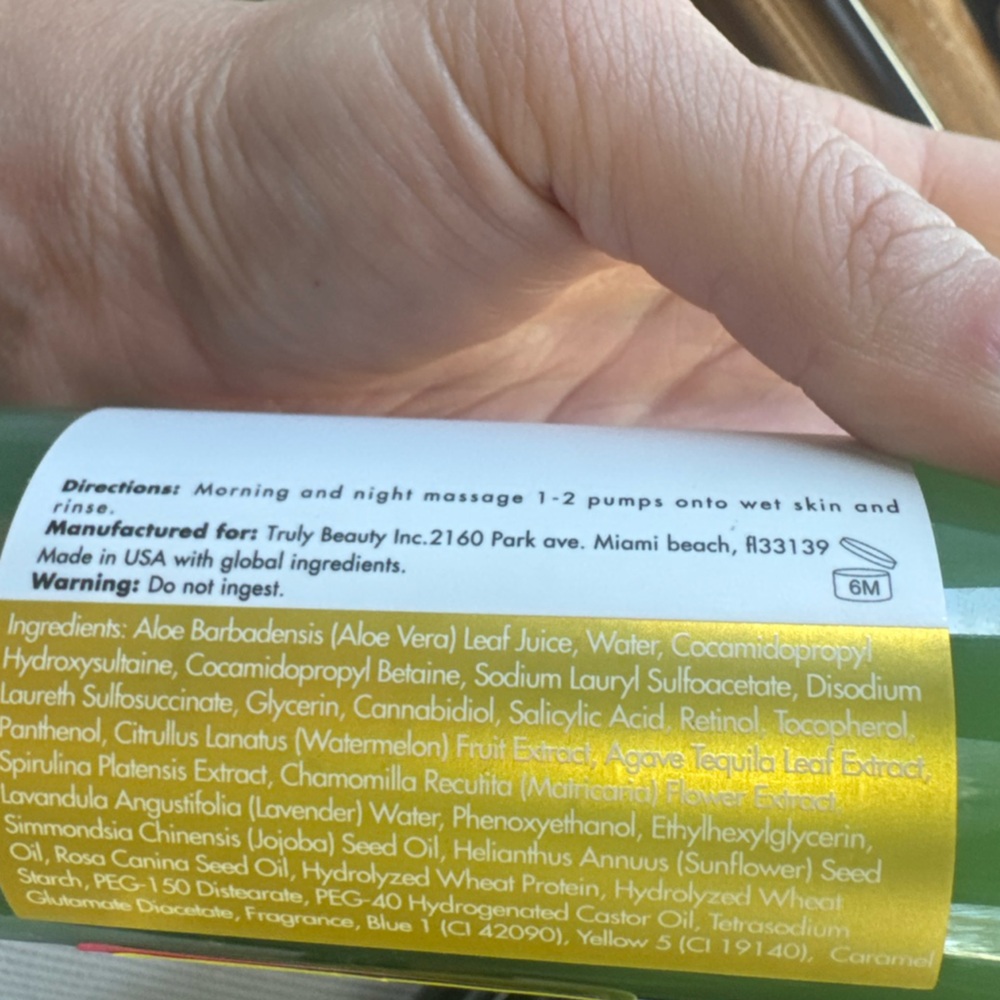 Clears & Soothes | Jelly Anti-Blemish Body Cleanser by Truly – 8 fl oz - Picture 4 of 4